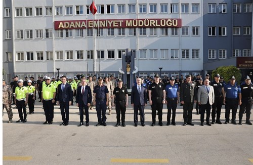Vali Köşger Güvenlik Güçleri ve İl Protokolüyle Bayramlaştı